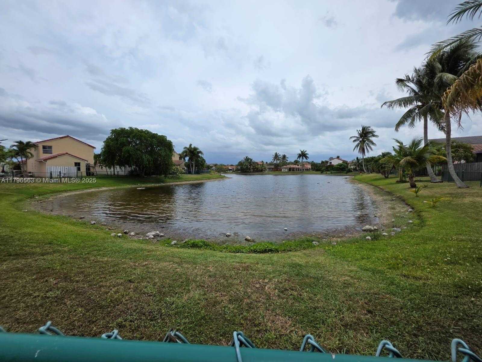 Small Image of 18950 NORTH WEST 22ND ST, Pembroke Pines Number 28