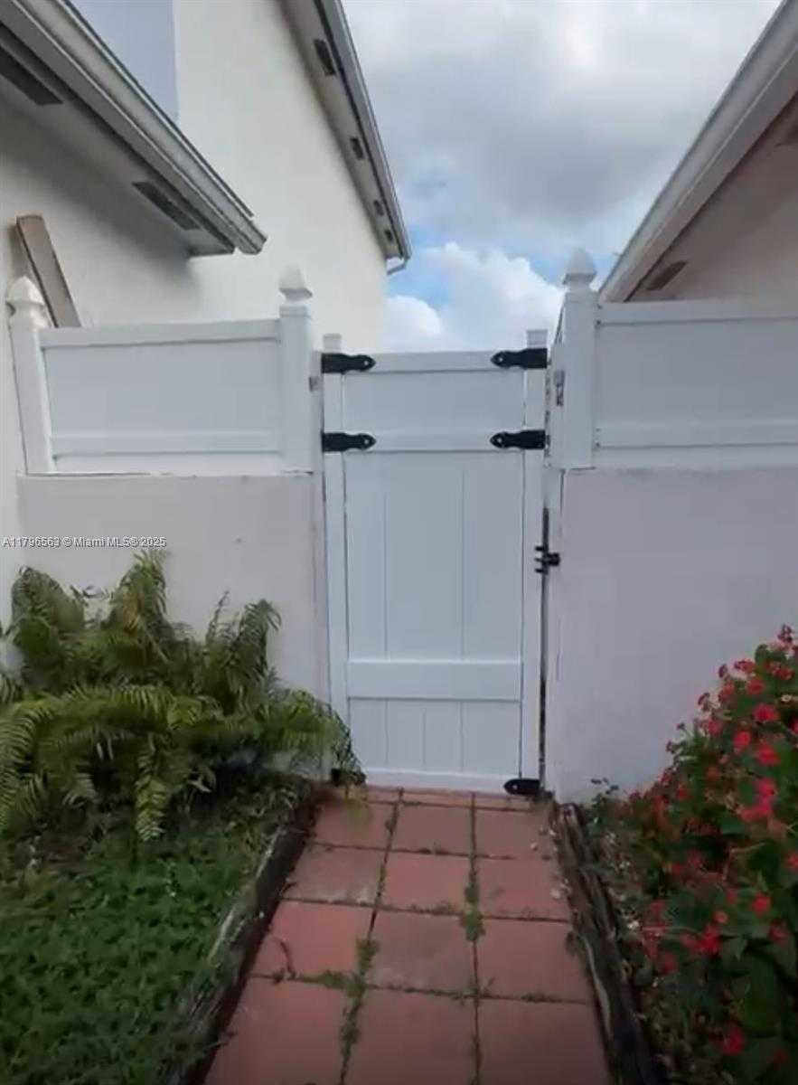 Small Image of 18950 NORTH WEST 22ND ST, Pembroke Pines Number 3