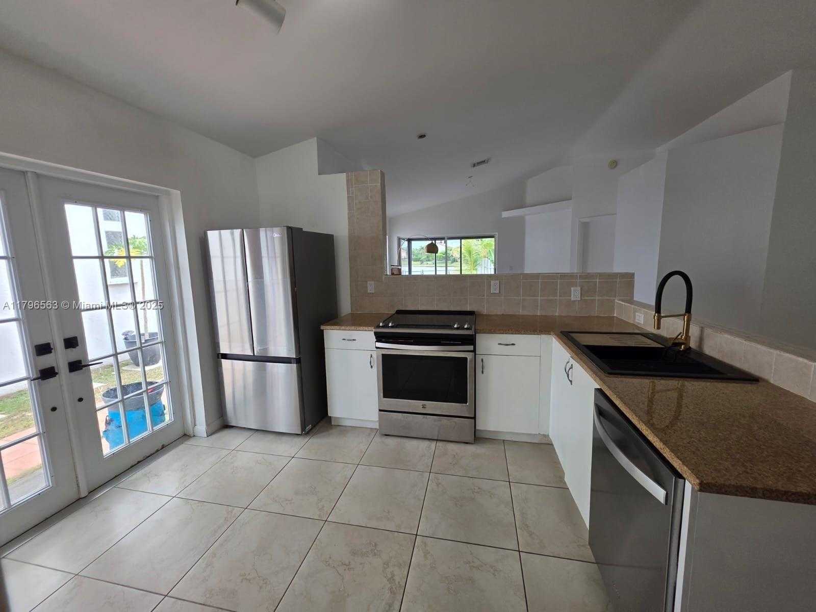 Small Image of 18950 NORTH WEST 22ND ST, Pembroke Pines Number 4
