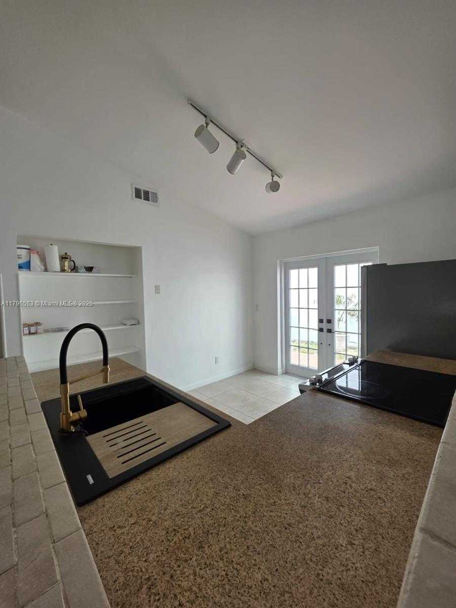 Small Image of 18950 NORTH WEST 22ND ST, Pembroke Pines Number 6