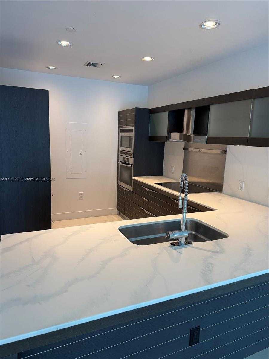 Small Image of 200 BISCAYNE BOULEVARD WAY #4904, Miami Number 10