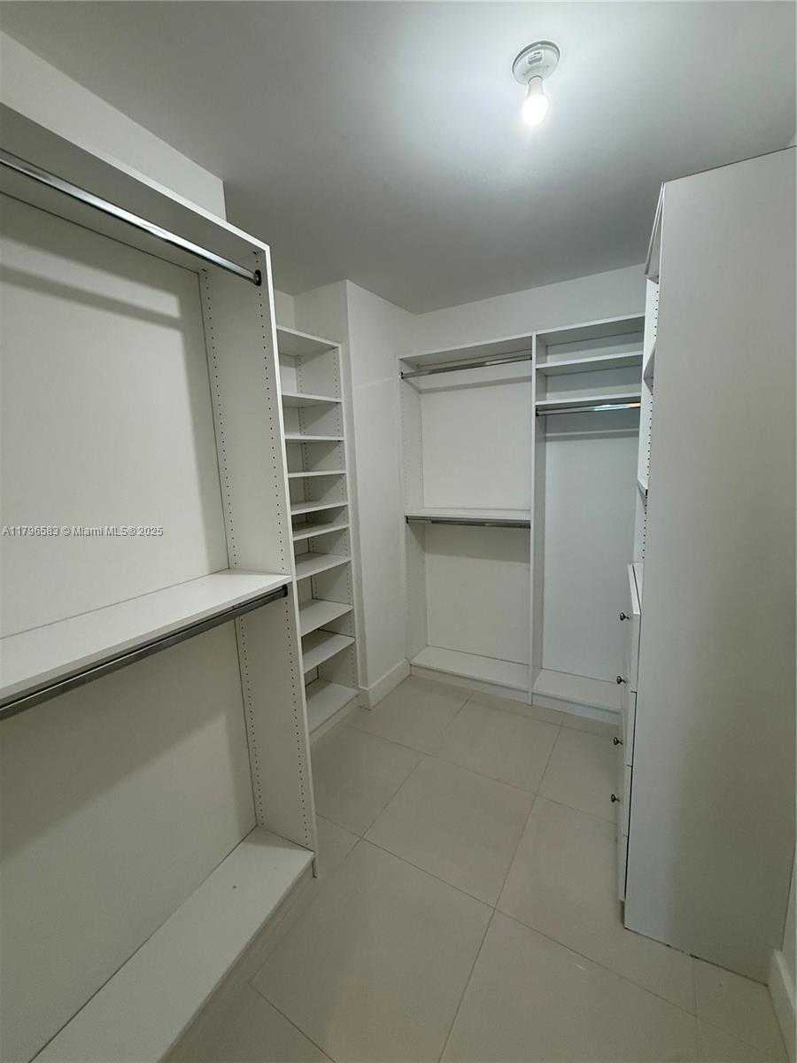 Small Image of 200 BISCAYNE BOULEVARD WAY #4904, Miami Number 15
