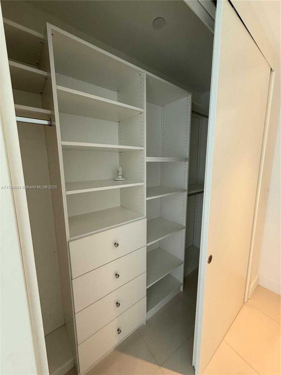 Small Image of 200 BISCAYNE BOULEVARD WAY #4904, Miami Number 16