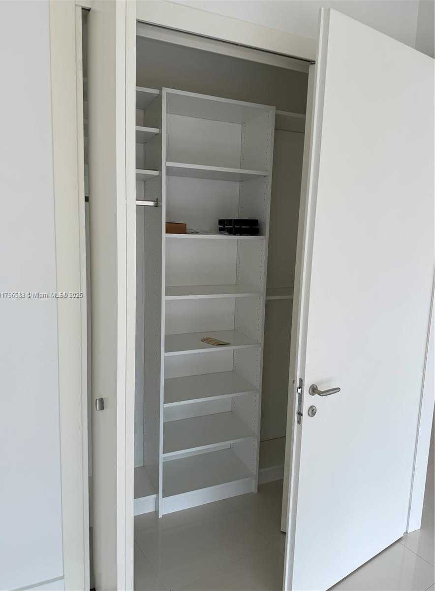 Small Image of 200 BISCAYNE BOULEVARD WAY #4904, Miami Number 8