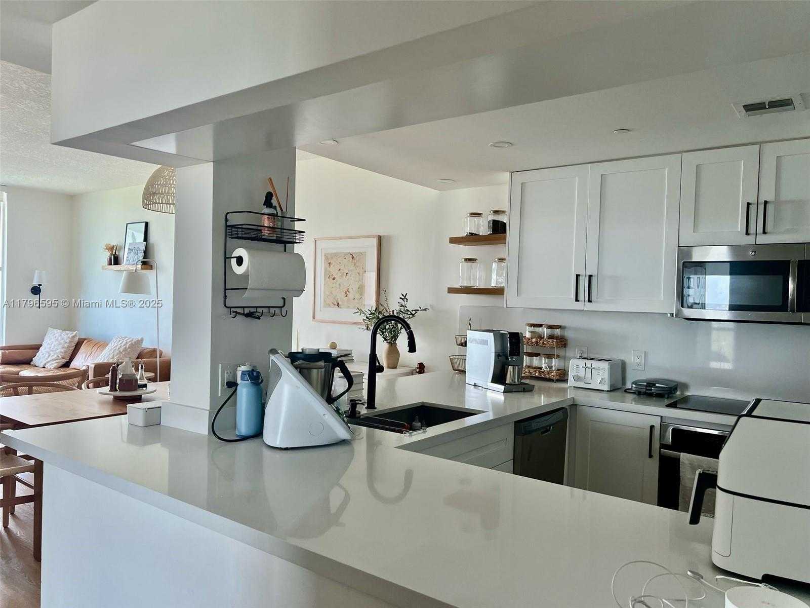 Small Image of 2101 BRICKELL AVE #3208, Miami Number 11