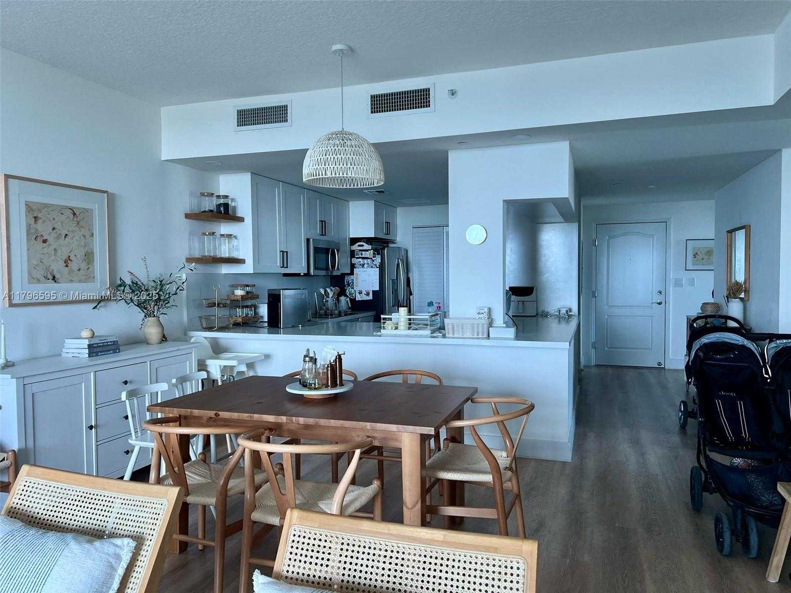 Small Image of 2101 BRICKELL AVE #3208, Miami Number 13