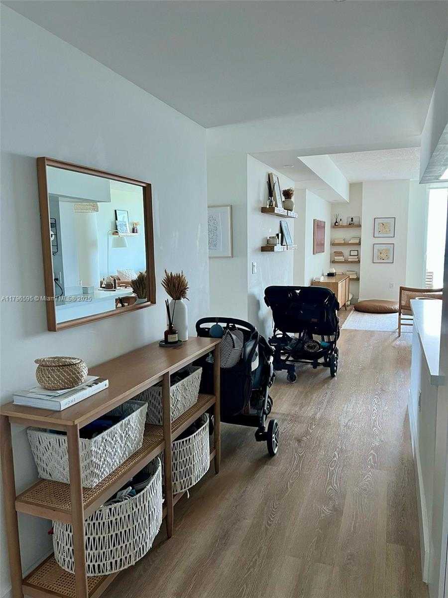 Small Image of 2101 BRICKELL AVE #3208, Miami Number 17