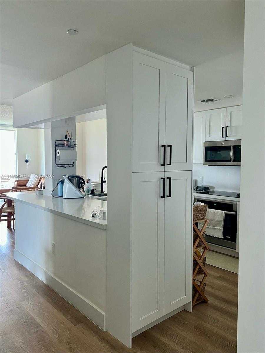 Small Image of 2101 BRICKELL AVE #3208, Miami Number 18