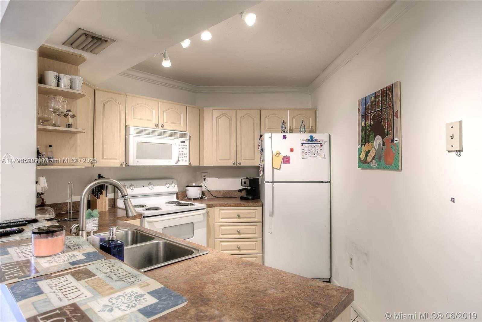 Small Image of 9711 FONTAINEBLEAU BLVD #D102, Miami Number 10
