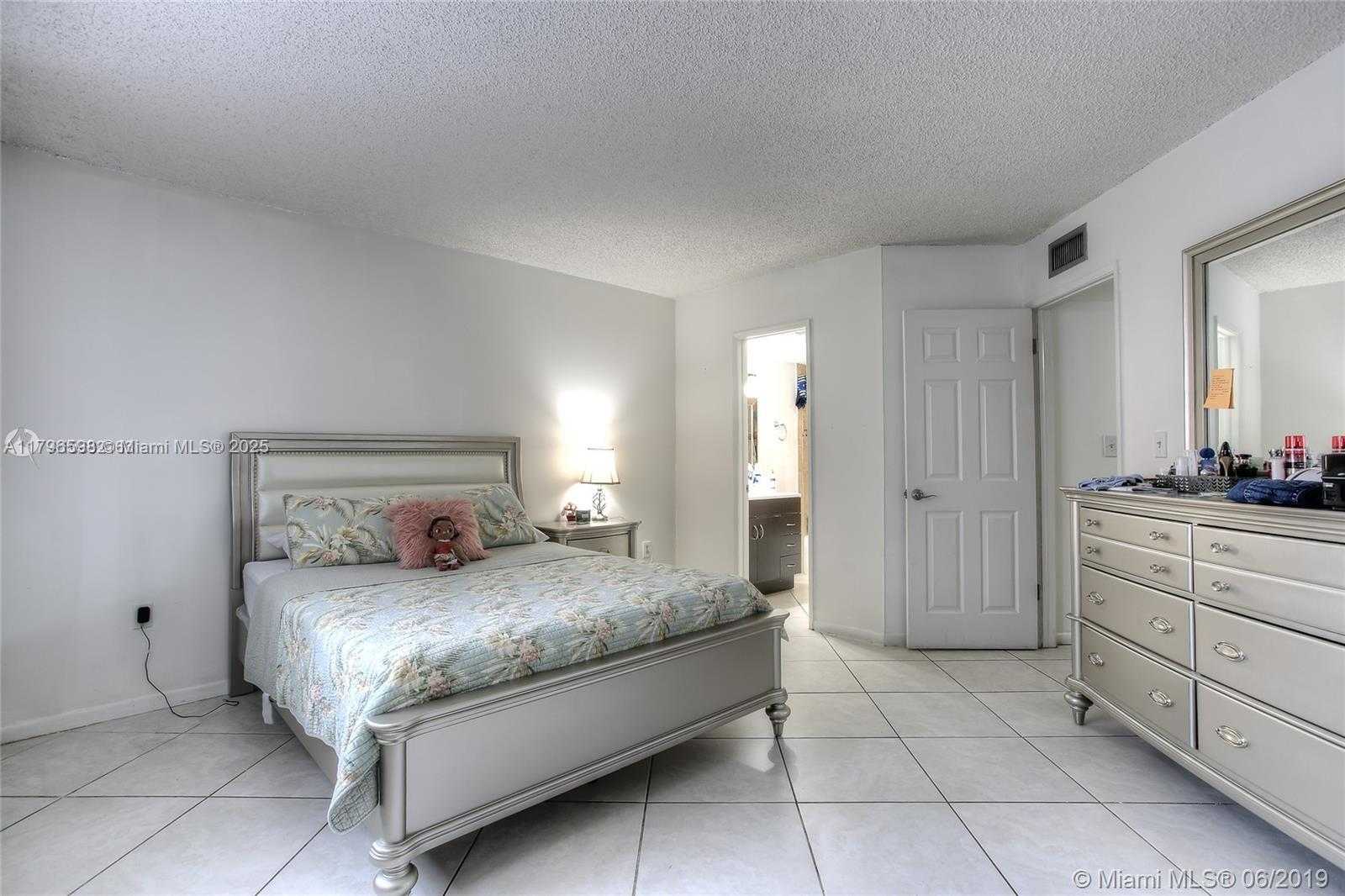 Small Image of 9711 FONTAINEBLEAU BLVD #D102, Miami Number 12