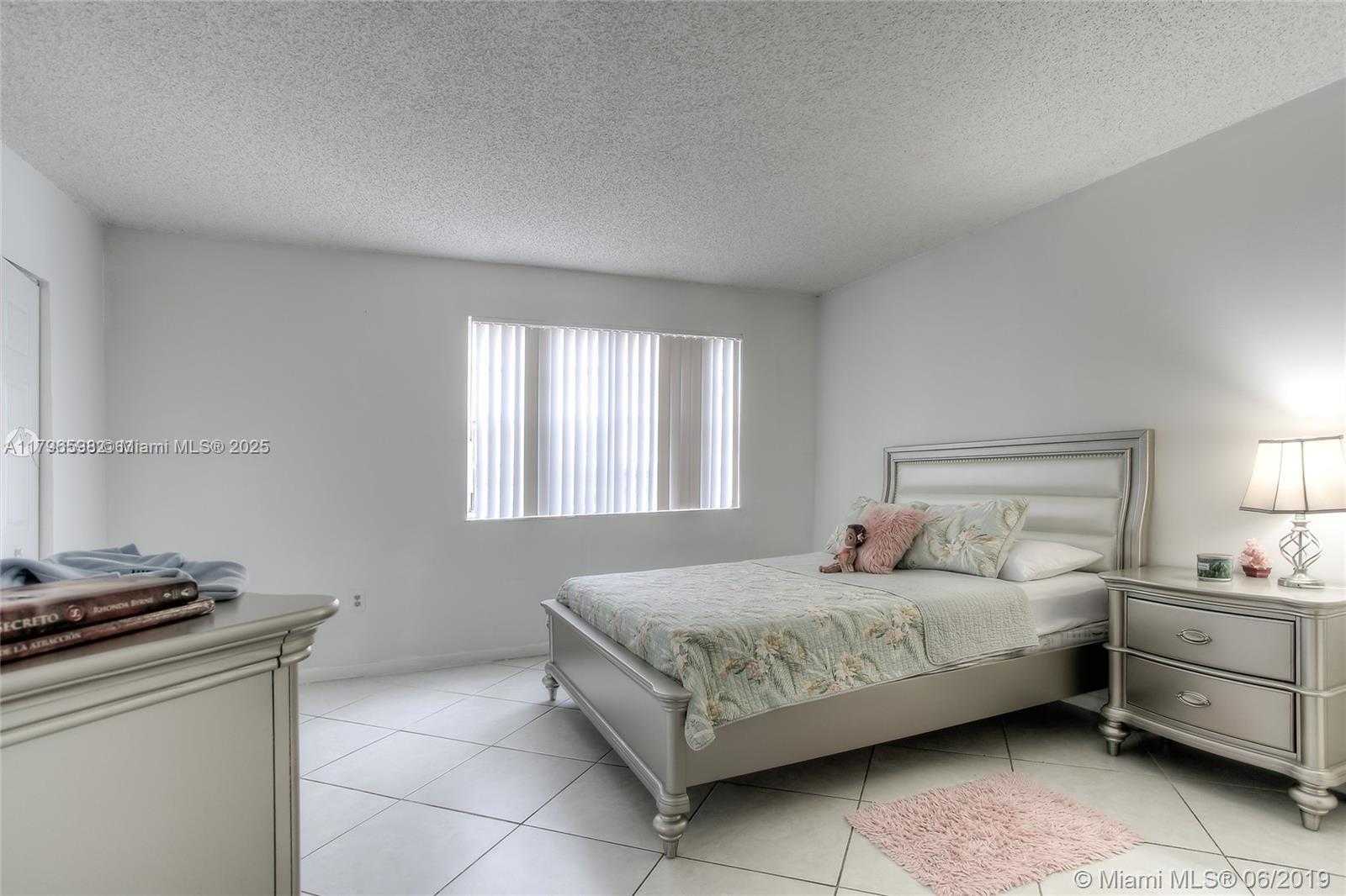 Small Image of 9711 FONTAINEBLEAU BLVD #D102, Miami Number 13