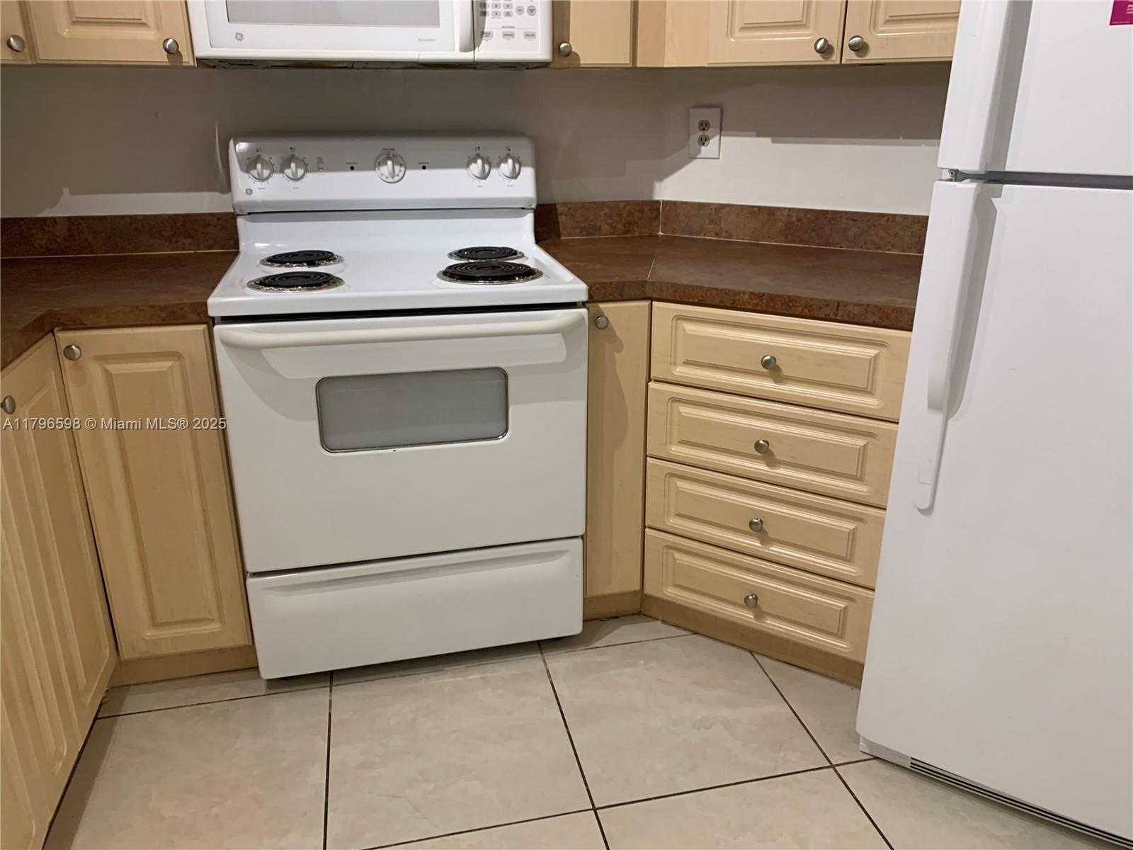 Small Image of 9711 FONTAINEBLEAU BLVD #D102, Miami Number 19