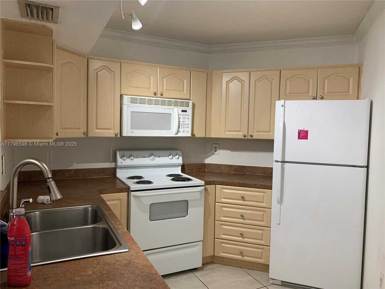 Small Image of 9711 FONTAINEBLEAU BLVD #D102, Miami Number 20