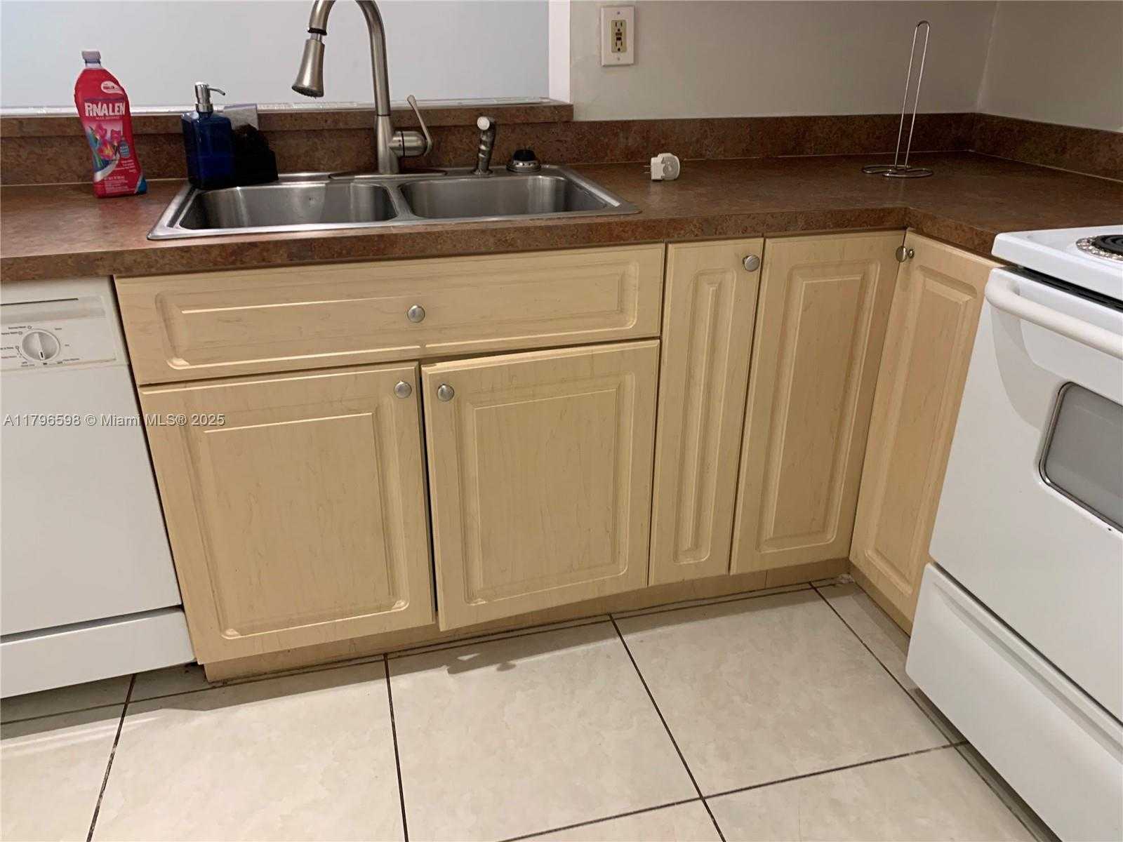Small Image of 9711 FONTAINEBLEAU BLVD #D102, Miami Number 21