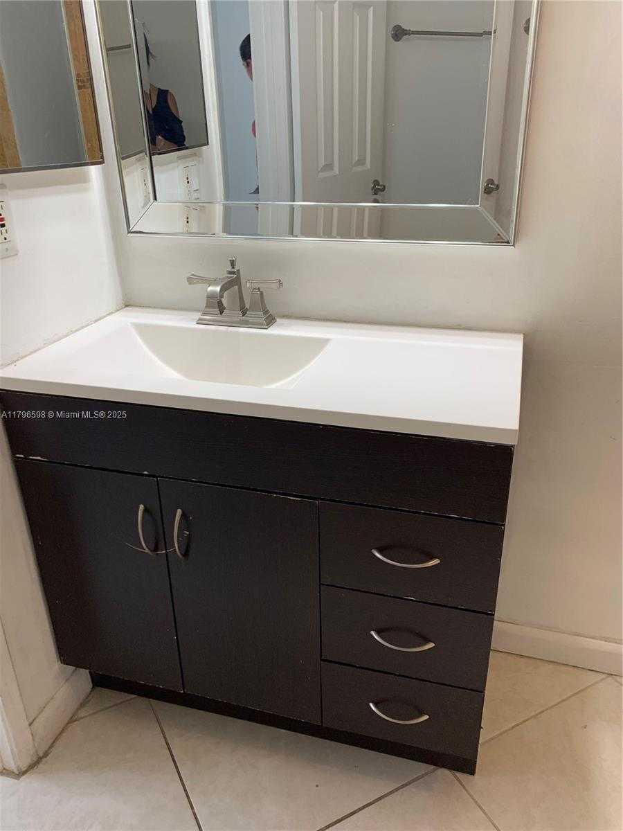 Small Image of 9711 FONTAINEBLEAU BLVD #D102, Miami Number 25