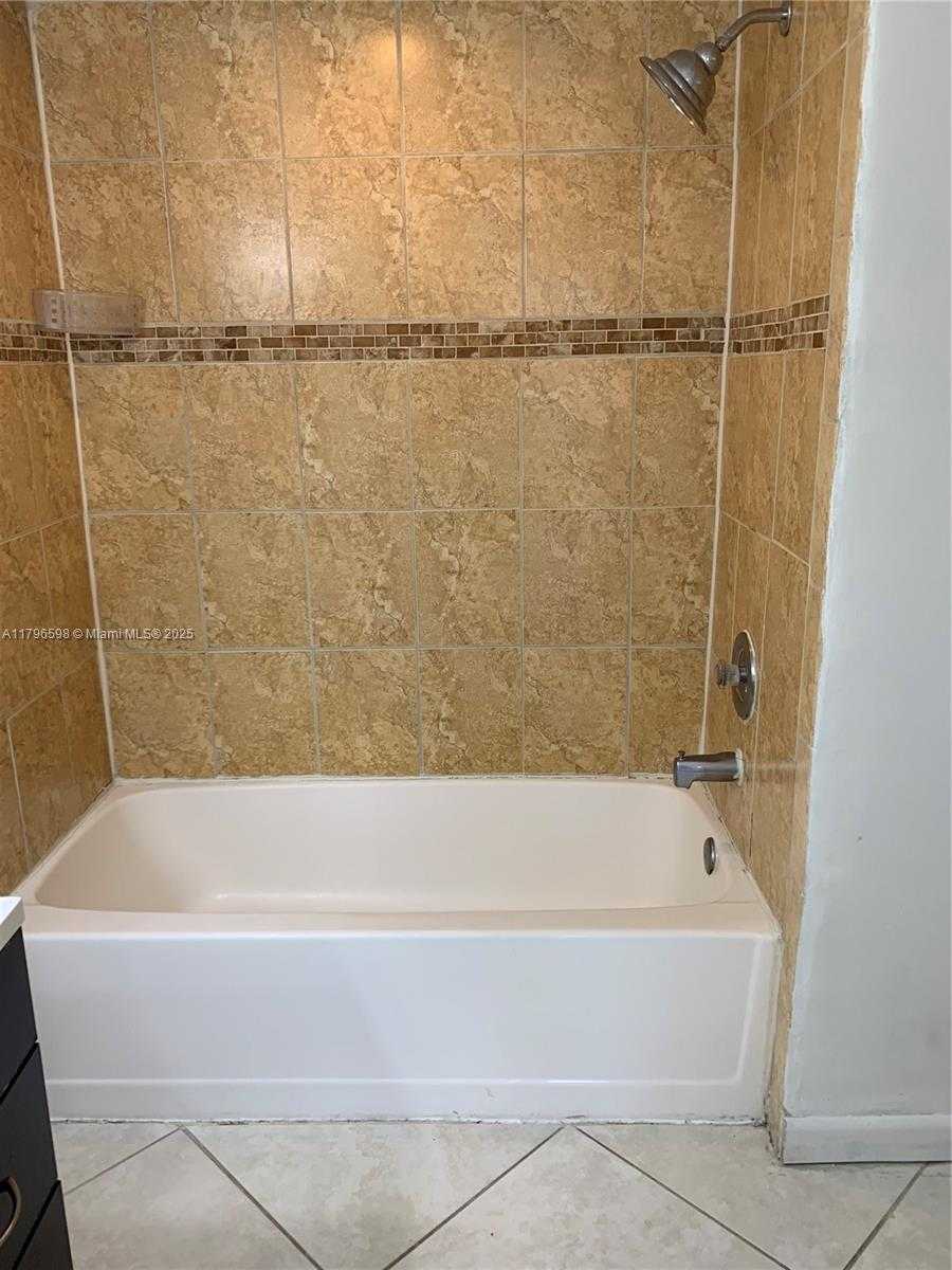 Small Image of 9711 FONTAINEBLEAU BLVD #D102, Miami Number 27