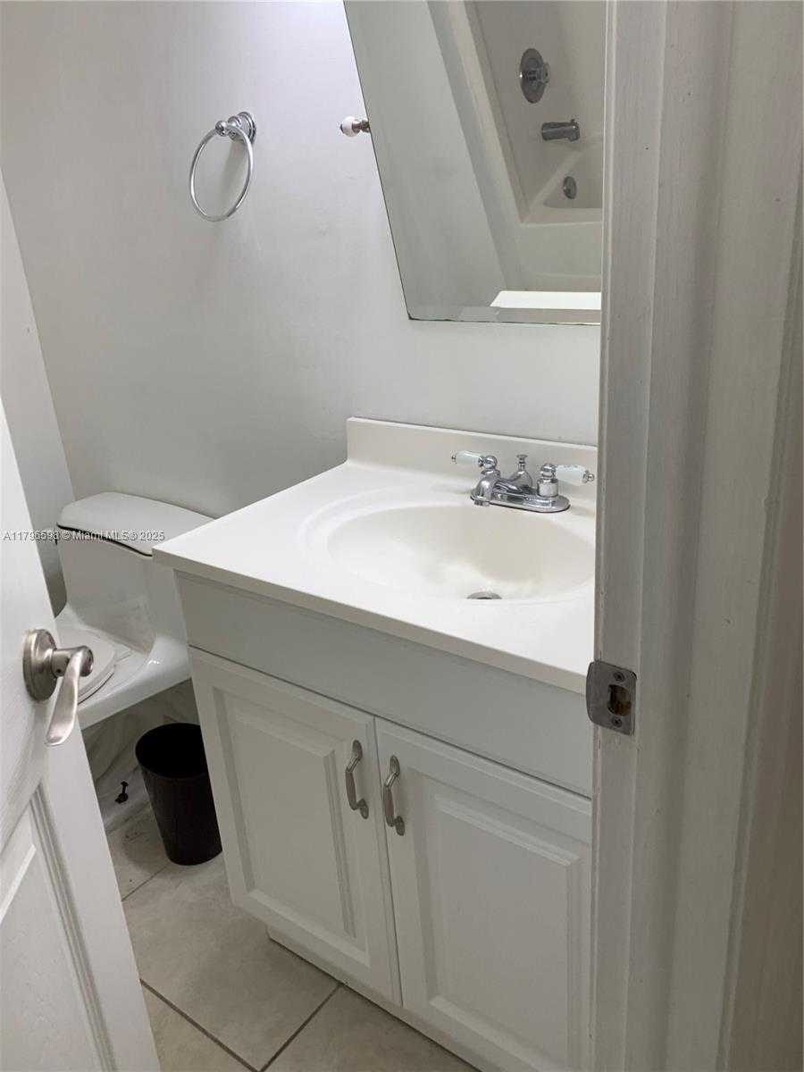 Small Image of 9711 FONTAINEBLEAU BLVD #D102, Miami Number 31