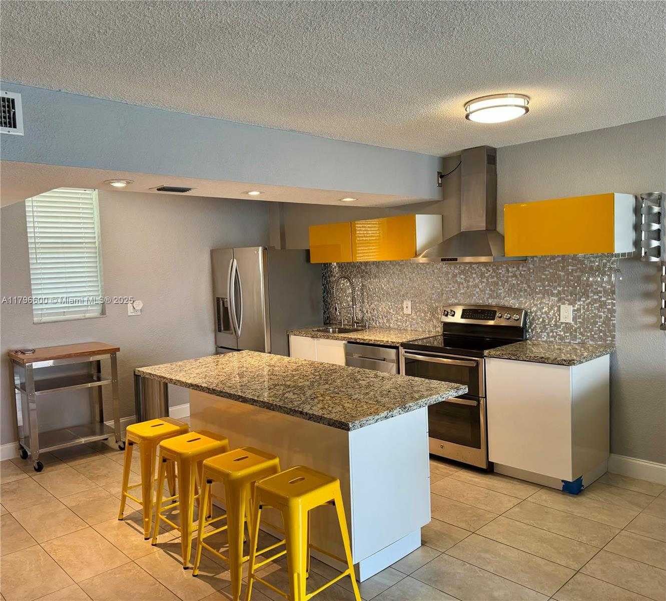 Small Image of 3000 MARCOS DR #P512, Aventura Number 4