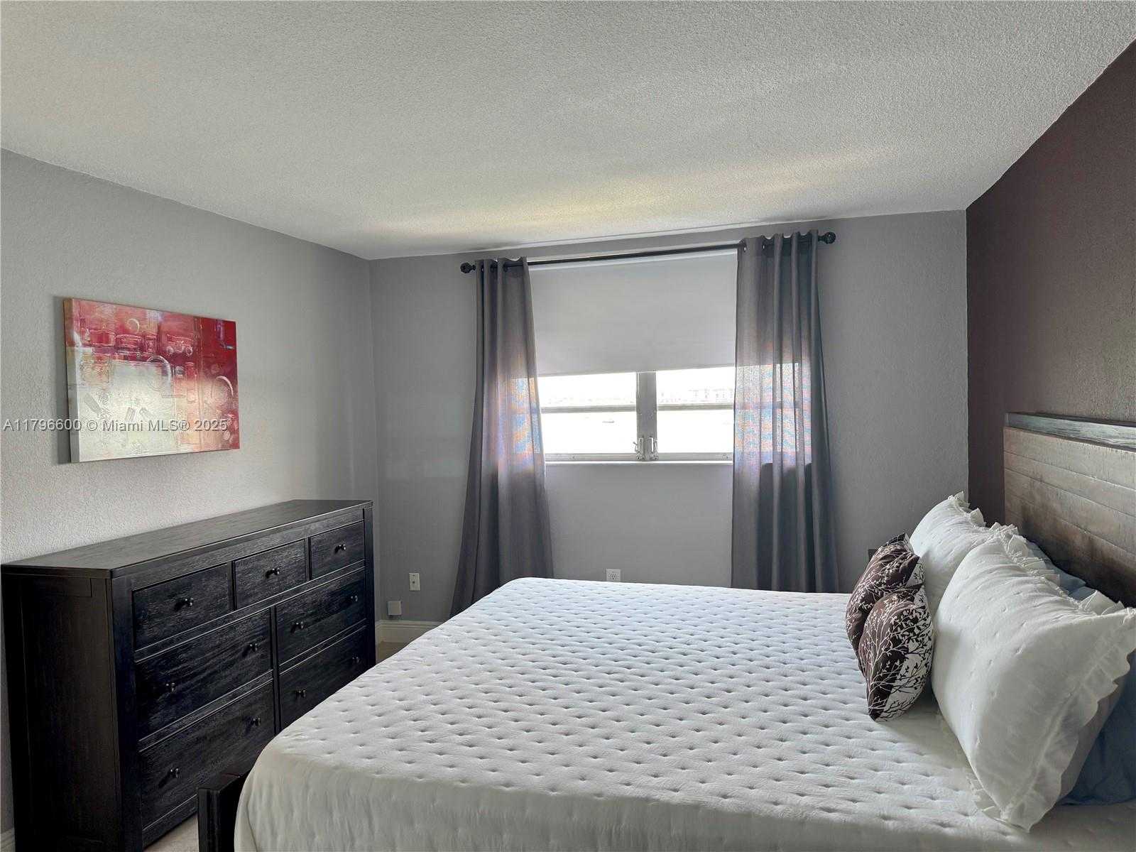 Small Image of 3000 MARCOS DR #P512, Aventura Number 5