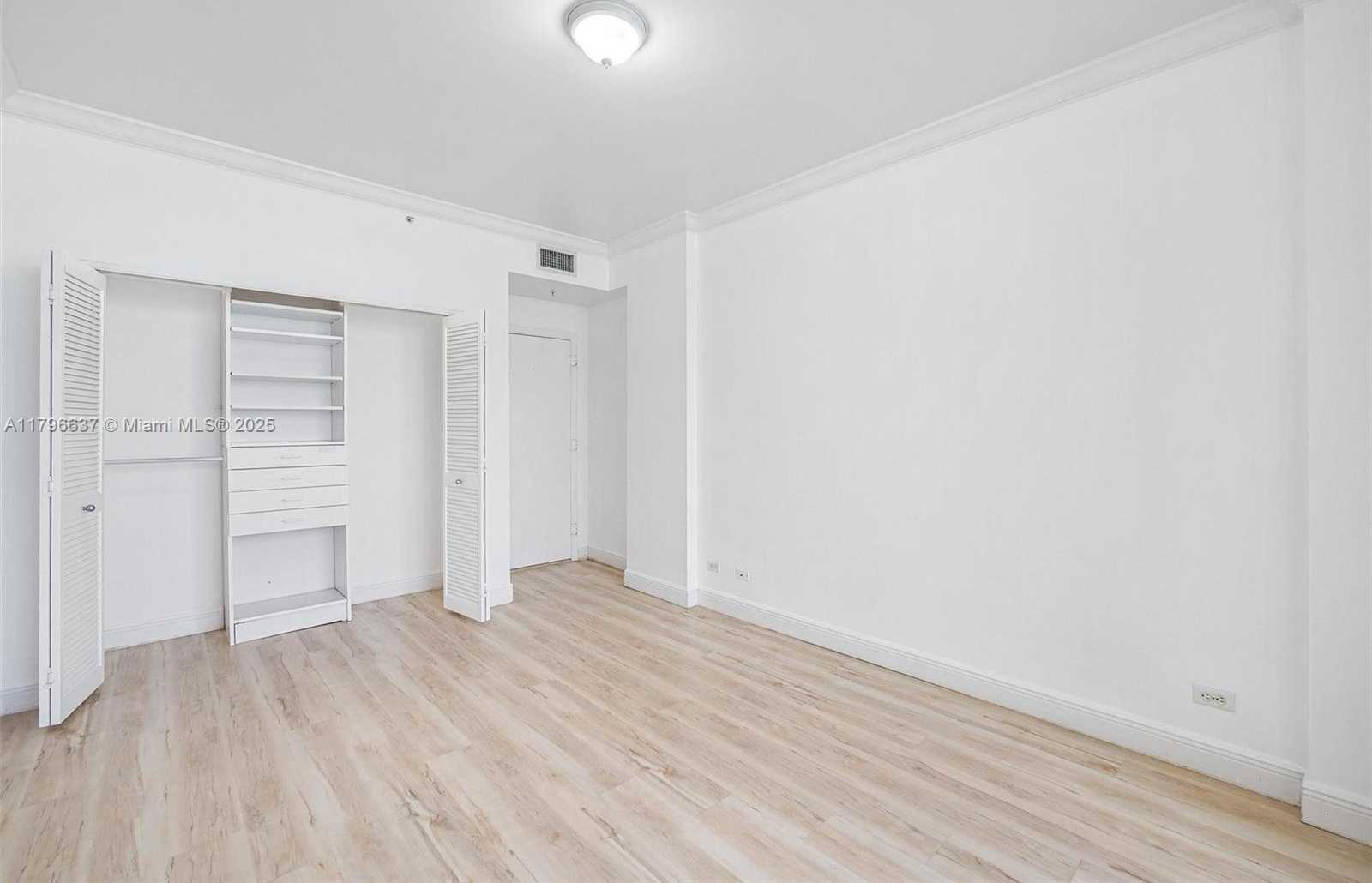 Small Image of 888 BRICKELL KEY DR #2010, Miami Number 16