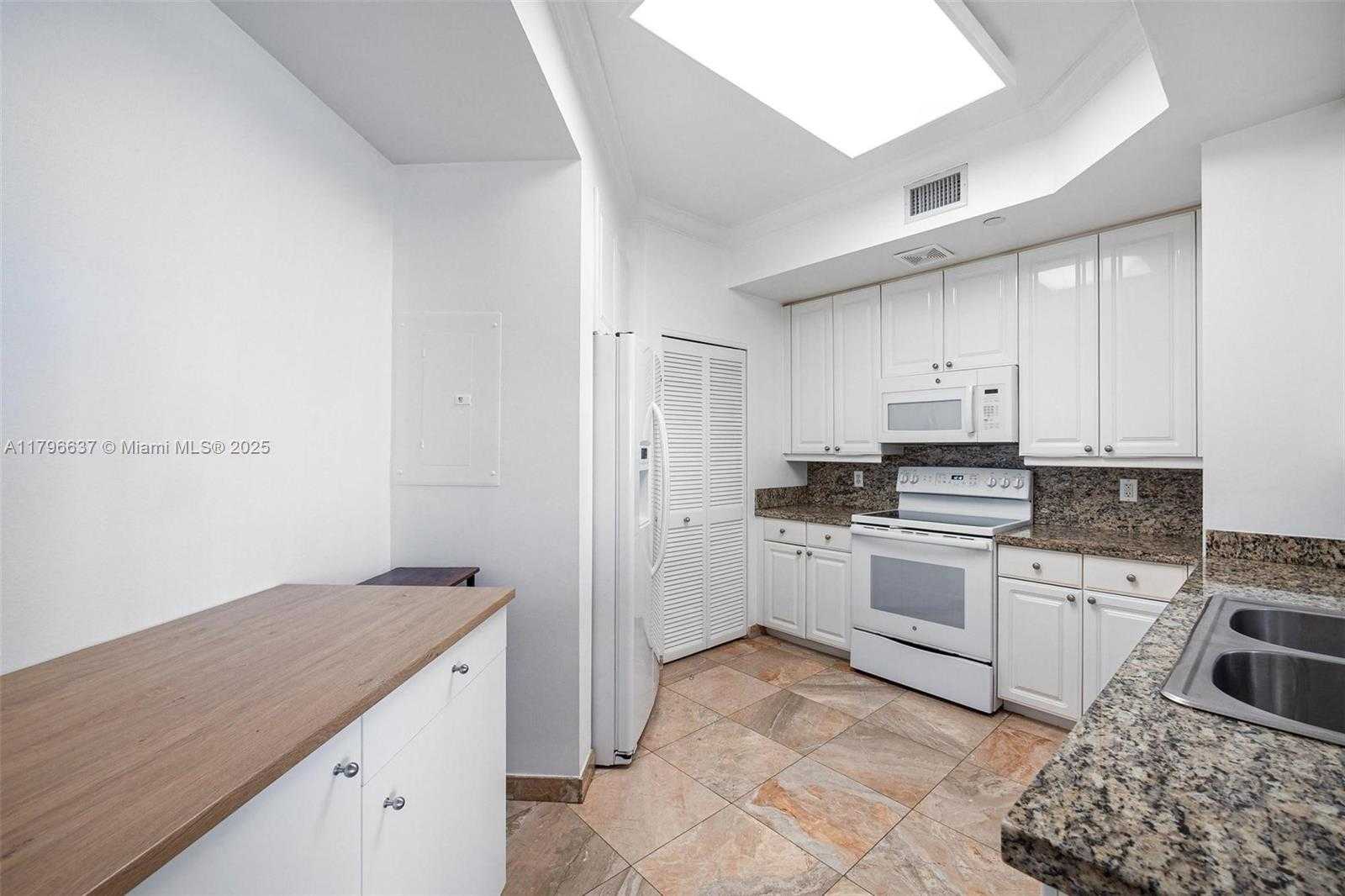 Small Image of 888 BRICKELL KEY DR #2010, Miami Number 29