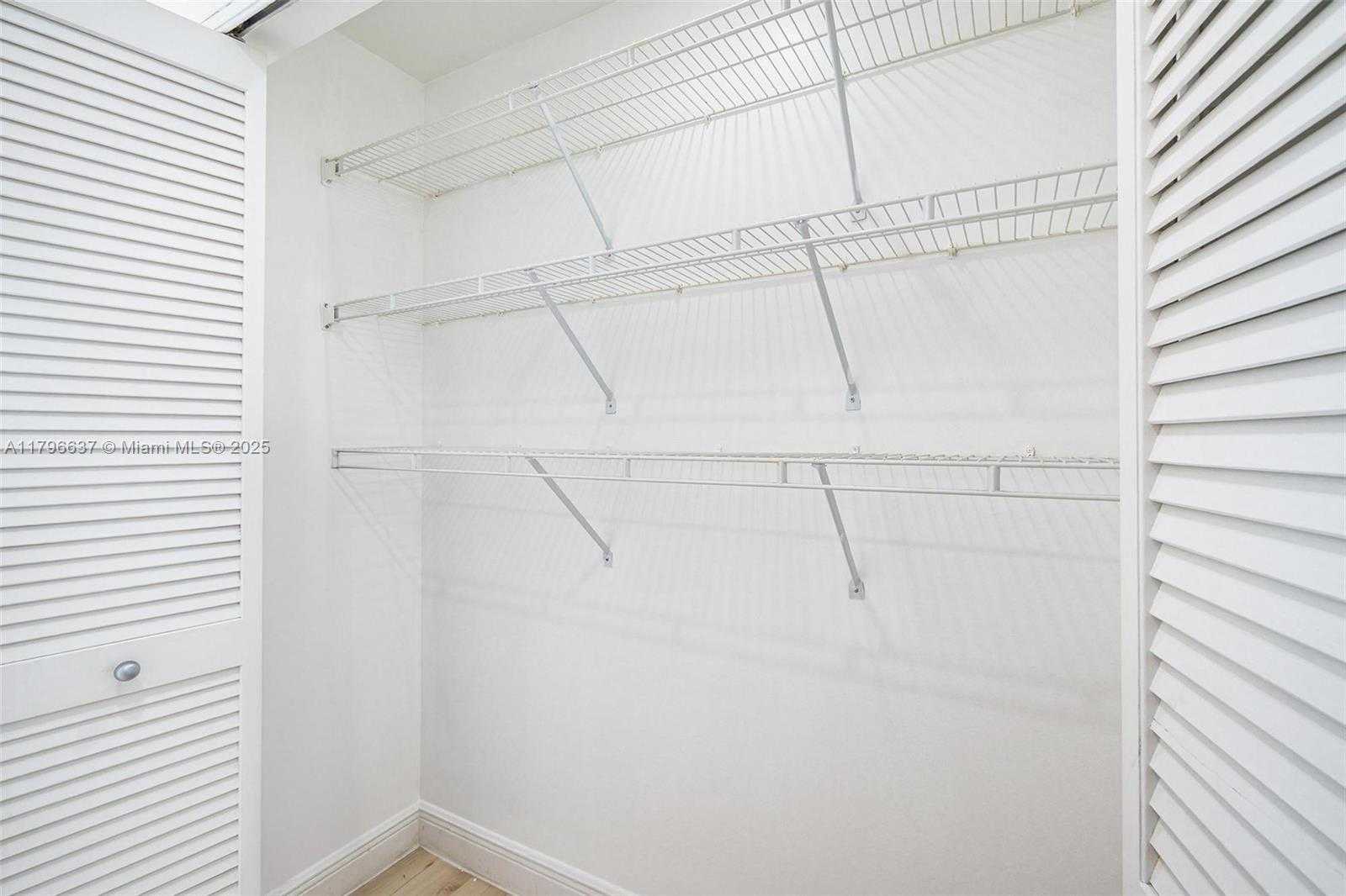 Small Image of 888 BRICKELL KEY DR #2010, Miami Number 44