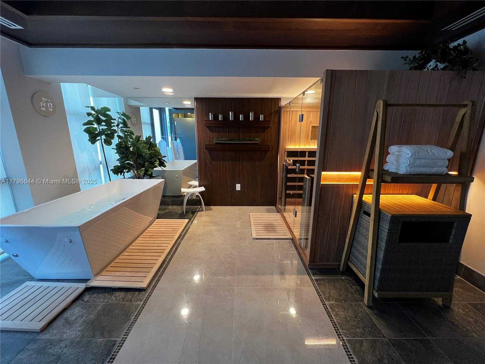 Small Image of 5875 COLLINS AVE #1504, Miami Beach Number 15