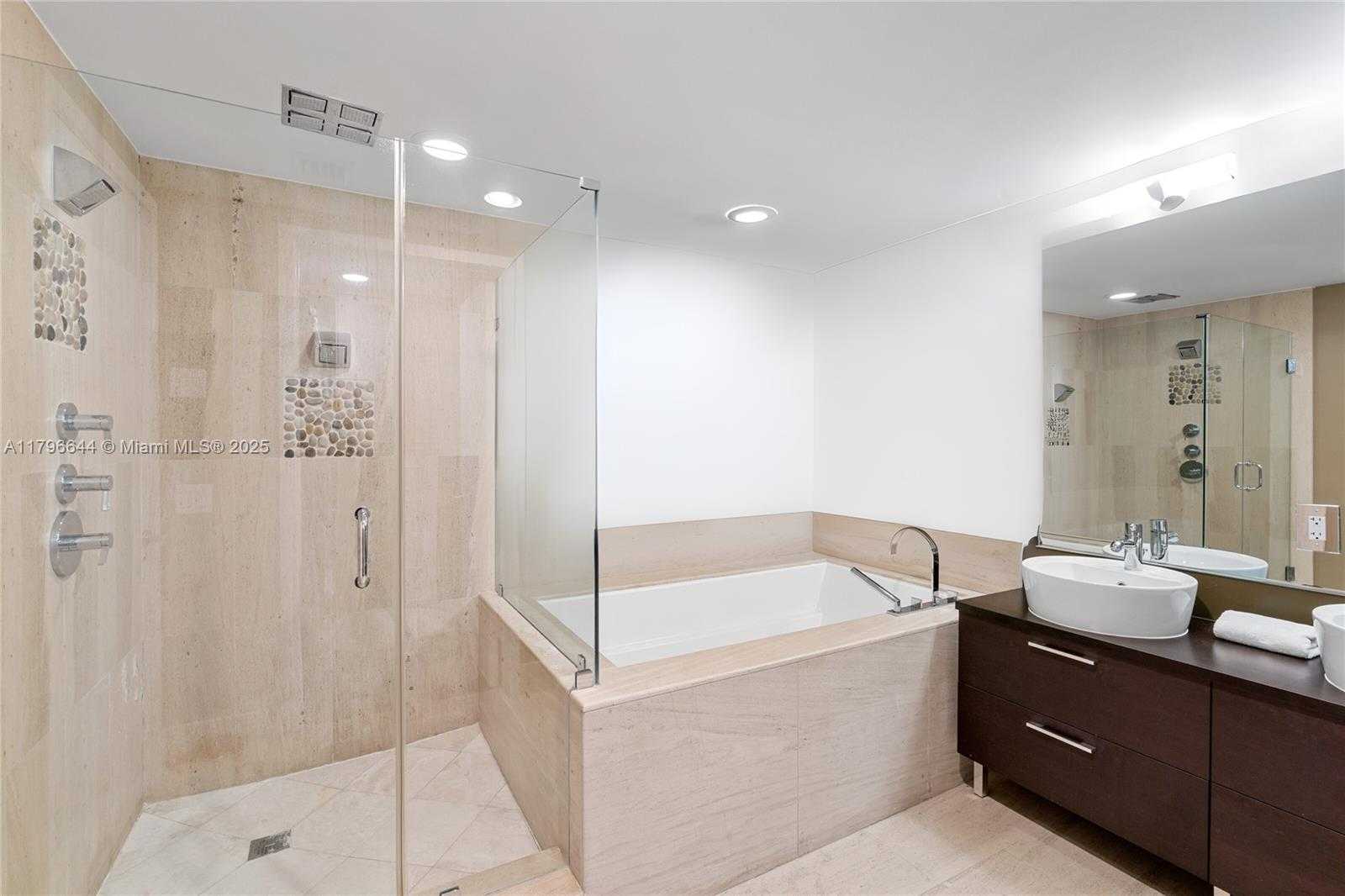 Small Image of 5875 COLLINS AVE #1504, Miami Beach Number 4