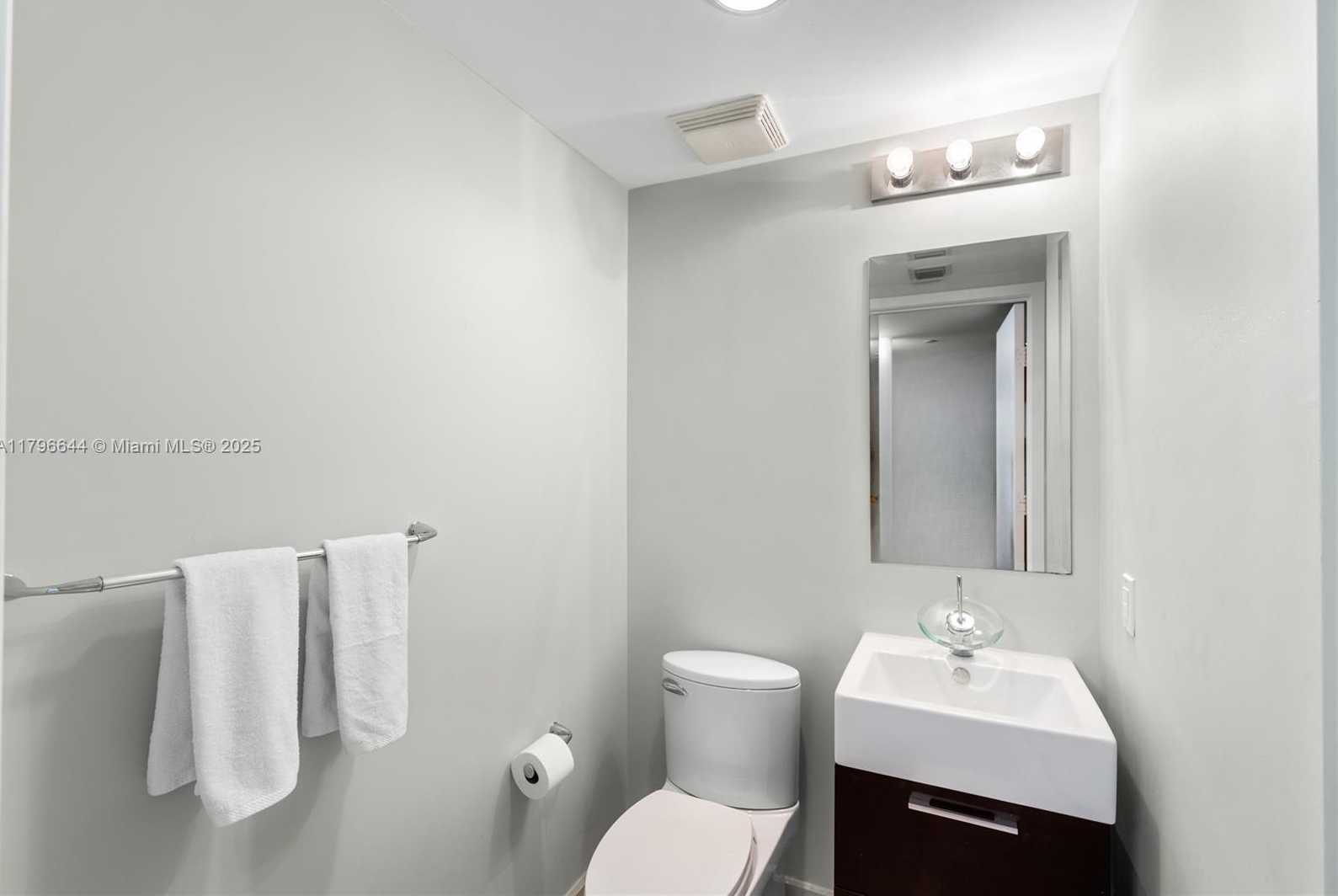 Small Image of 5875 COLLINS AVE #1504, Miami Beach Number 5