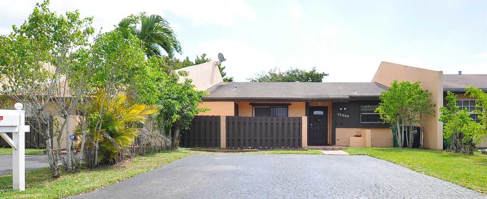 Small Image of 12548 SOUTH WEST 119TH TER #12548, Miami Number 2
