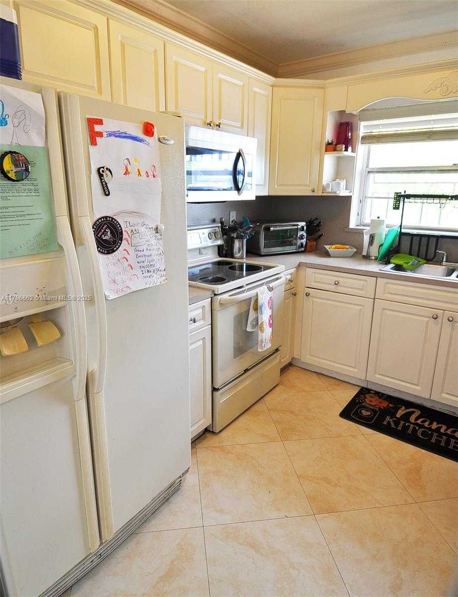 Small Image of 12548 SOUTH WEST 119TH TER #12548, Miami Number 7