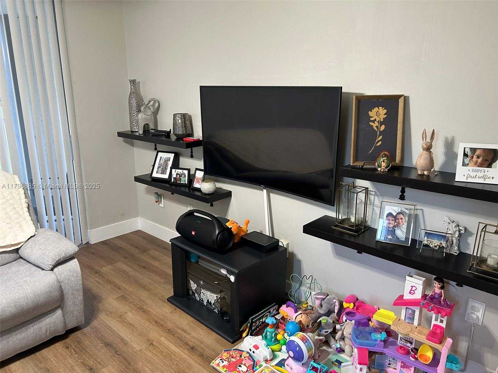 Small Image of 4320 NORTH WEST 107TH AVE #101-1, Doral Number 7
