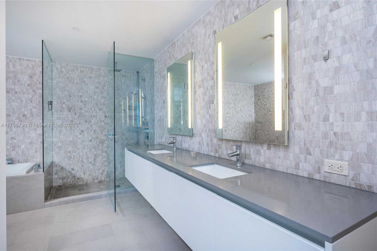 Small Image of 68 SOUTH EAST 6TH ST #1510, Miami Number 15