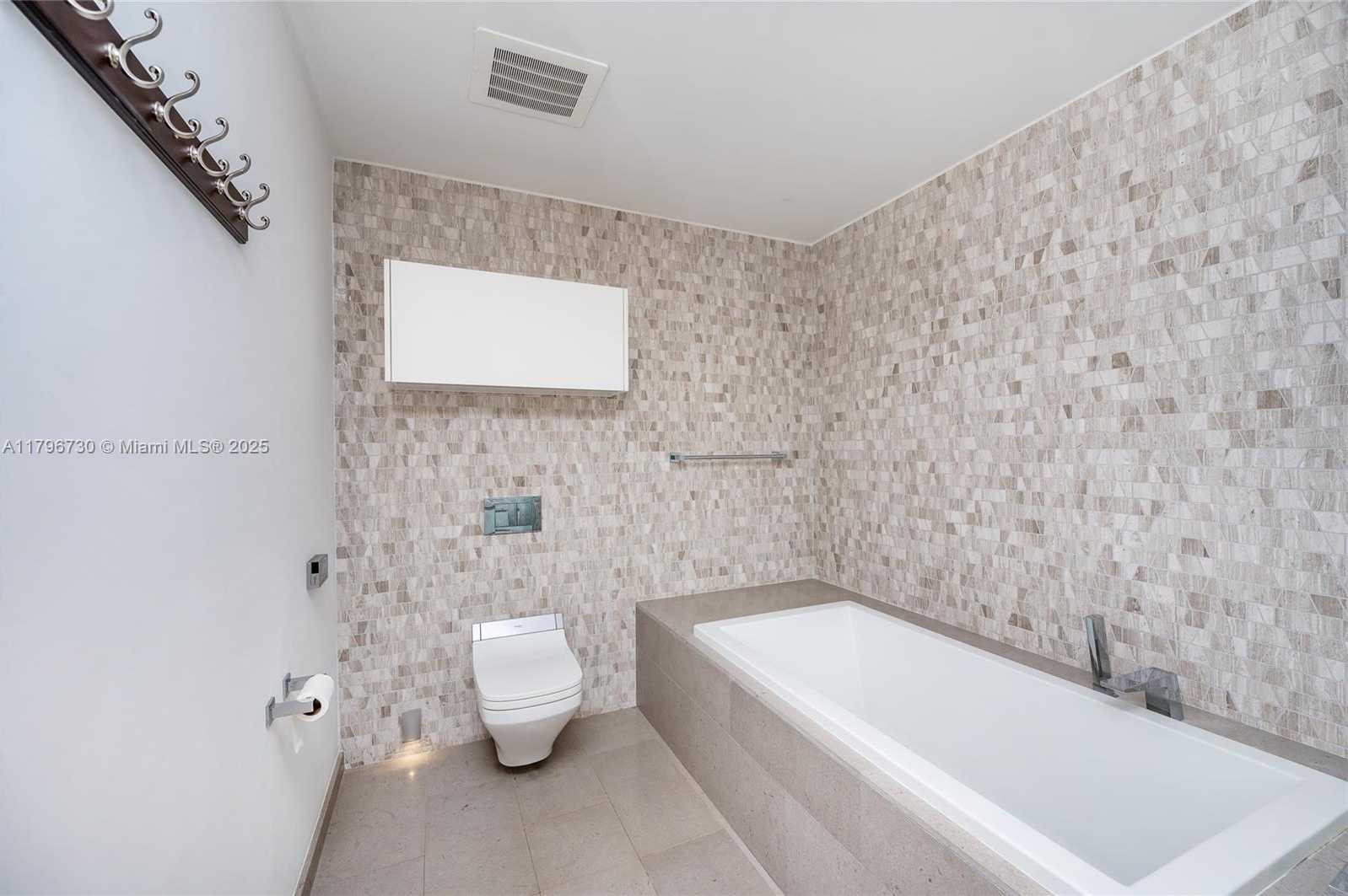 Small Image of 68 SOUTH EAST 6TH ST #1510, Miami Number 17