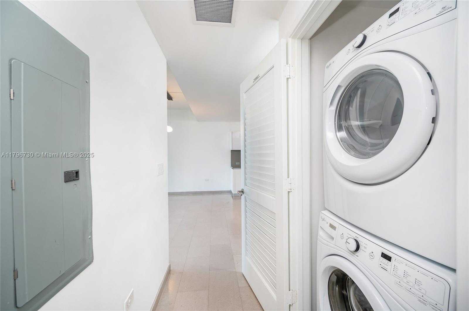 Small Image of 68 SOUTH EAST 6TH ST #1510, Miami Number 24