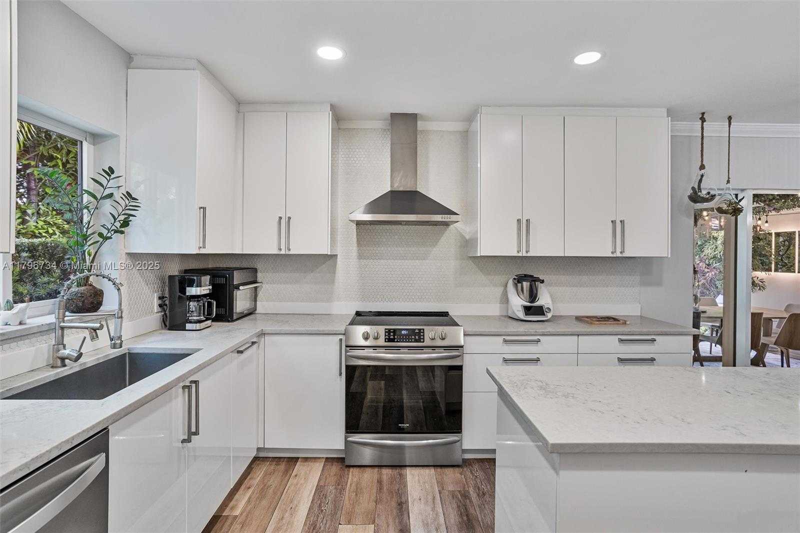 Small Image of 4435 SOUTH WEST 13TH ST, Miami Number 13