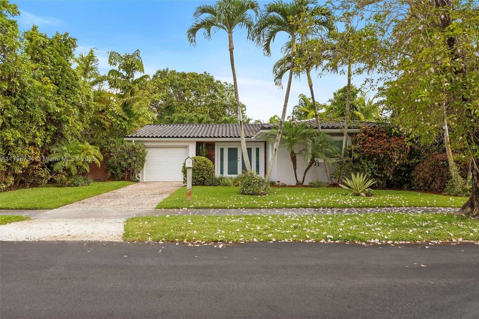 Small Image of 4435 SOUTH WEST 13TH ST, Miami Number 2