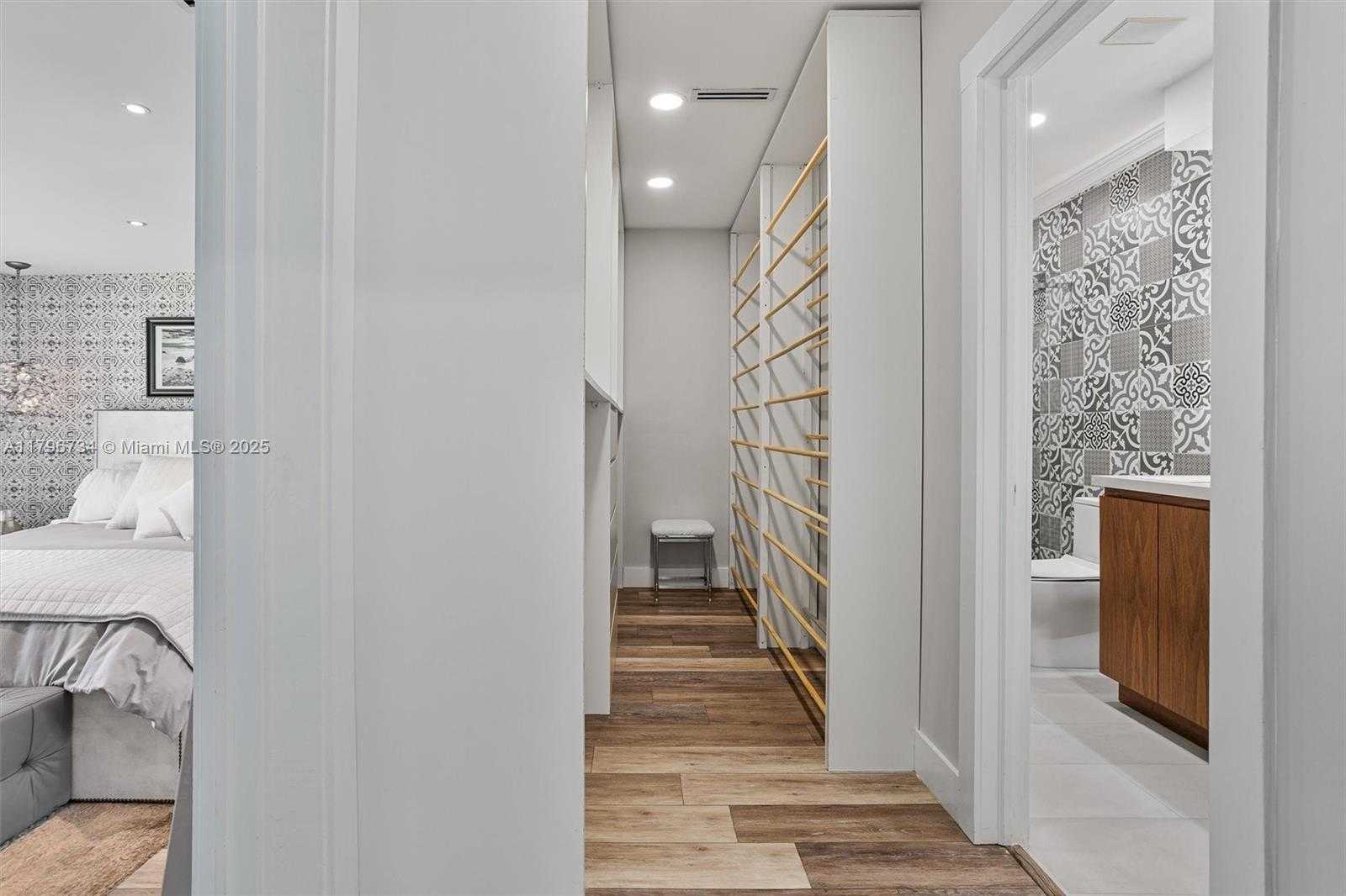 Small Image of 4435 SOUTH WEST 13TH ST, Miami Number 24