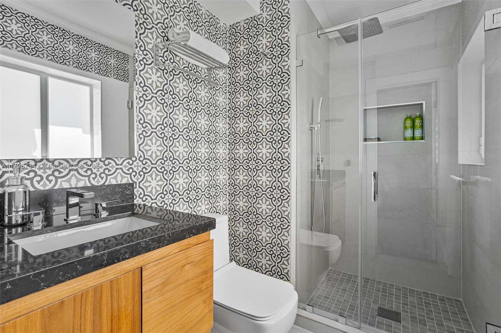Small Image of 4435 SOUTH WEST 13TH ST, Miami Number 34