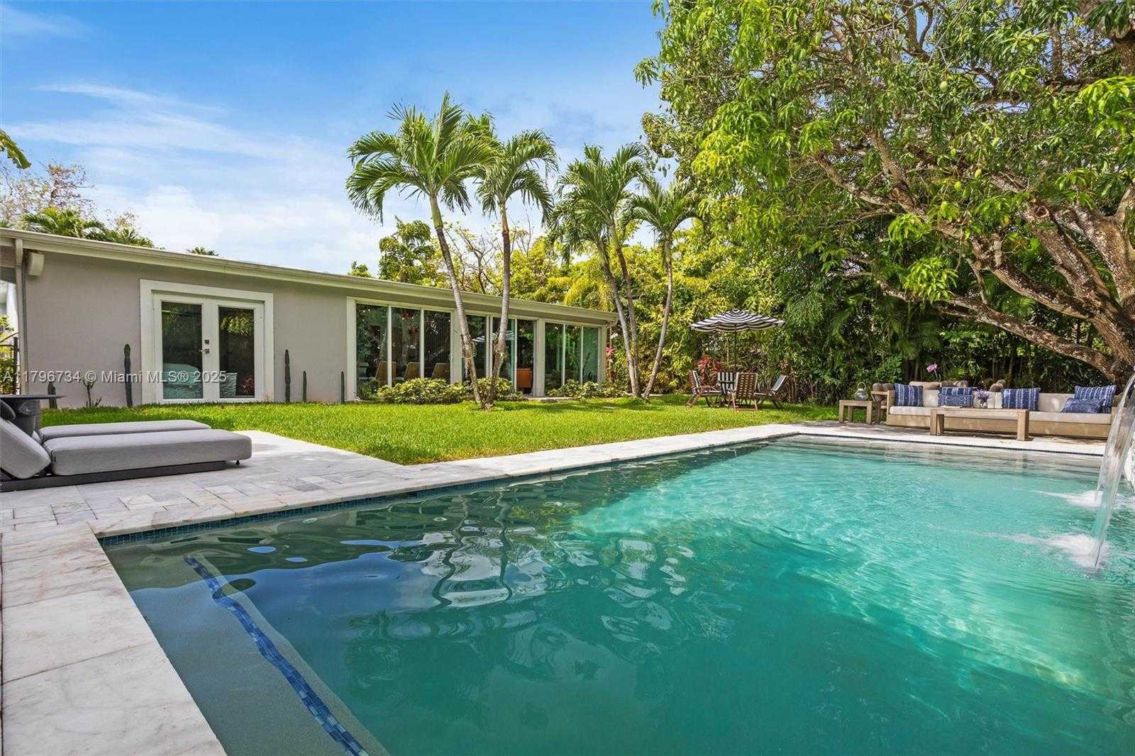 Small Image of 4435 SOUTH WEST 13TH ST, Miami Number 35