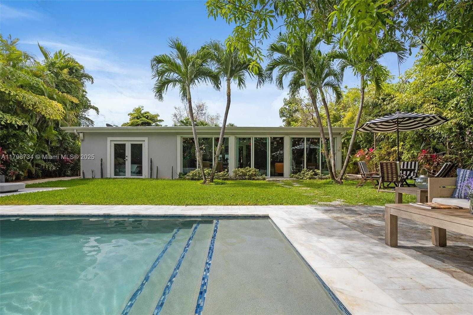Small Image of 4435 SOUTH WEST 13TH ST, Miami Number 37