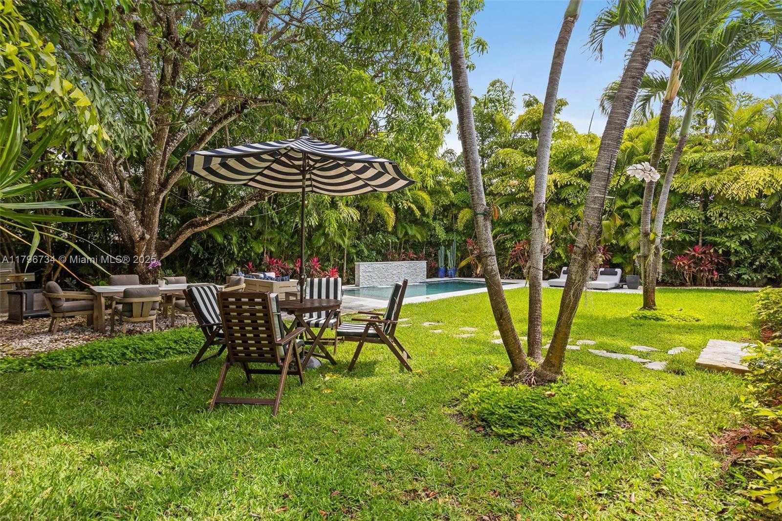 Small Image of 4435 SOUTH WEST 13TH ST, Miami Number 39