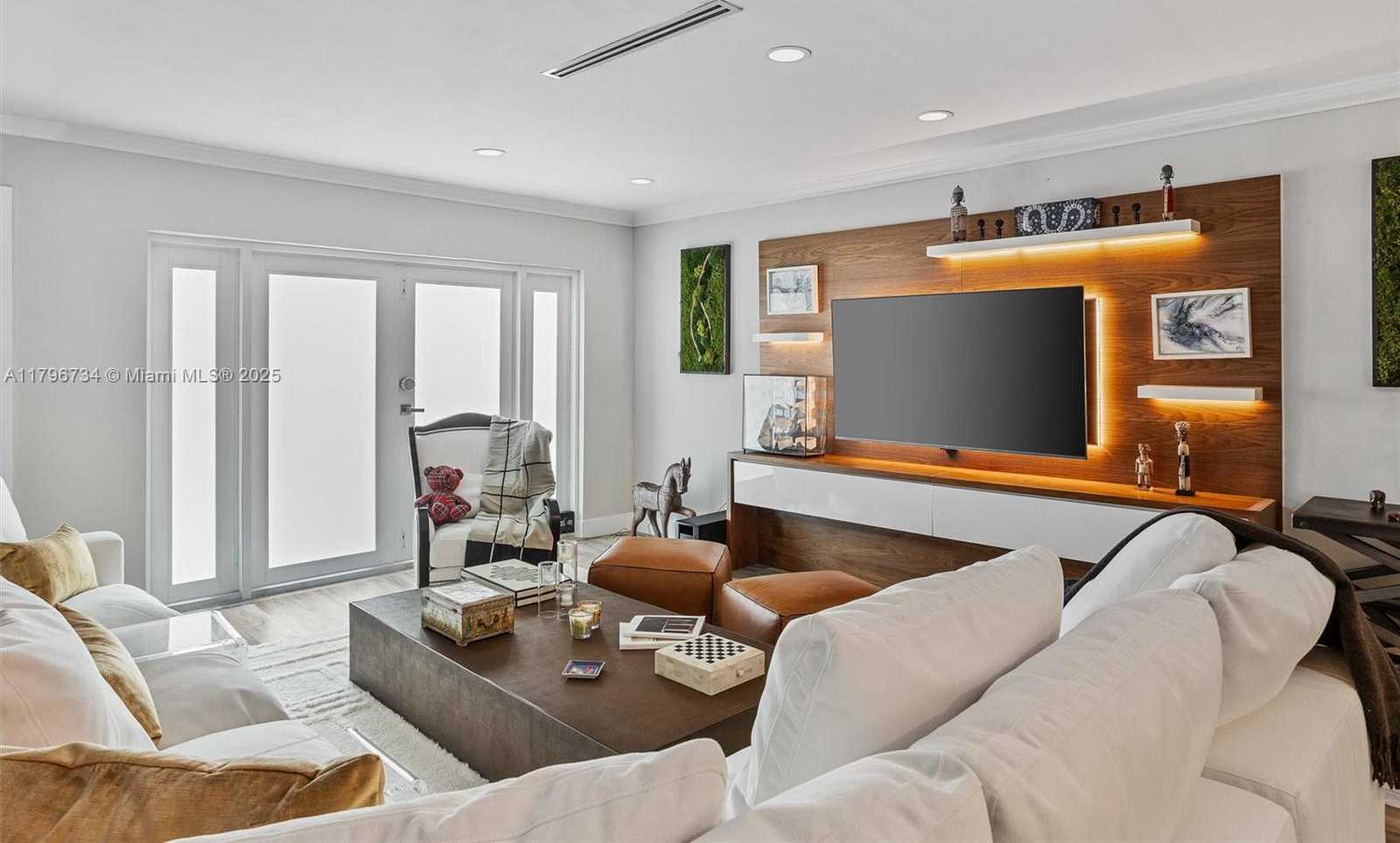 Small Image of 4435 SOUTH WEST 13TH ST, Miami Number 7