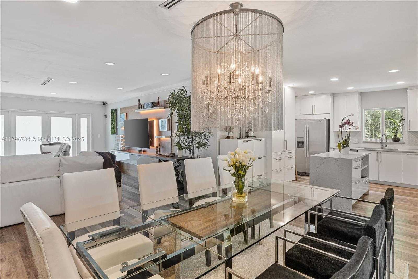Small Image of 4435 SOUTH WEST 13TH ST, Miami Number 9
