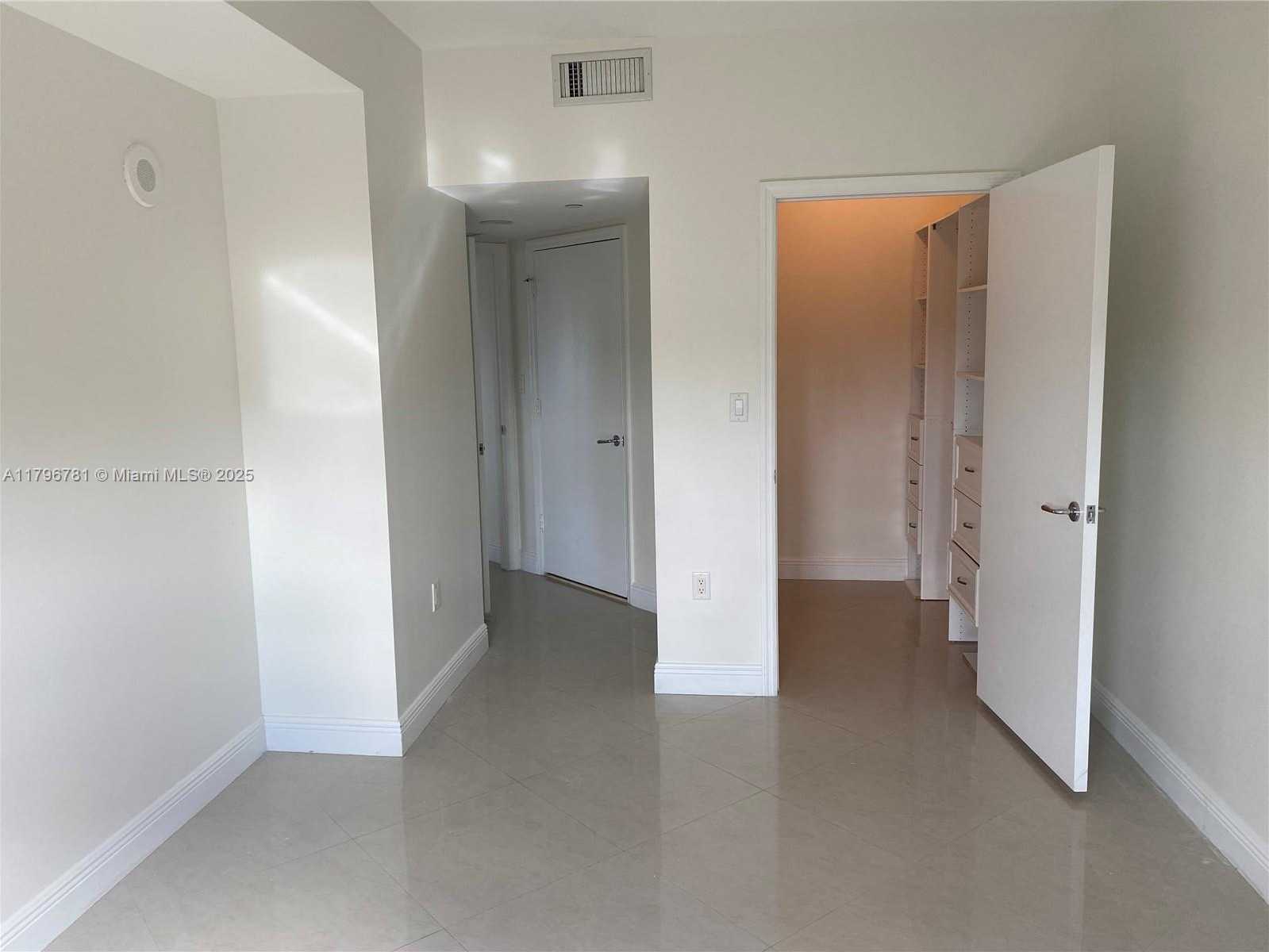 Small Image of 19900 EAST COUNTRY CLUB DR #1002, Aventura Number 11