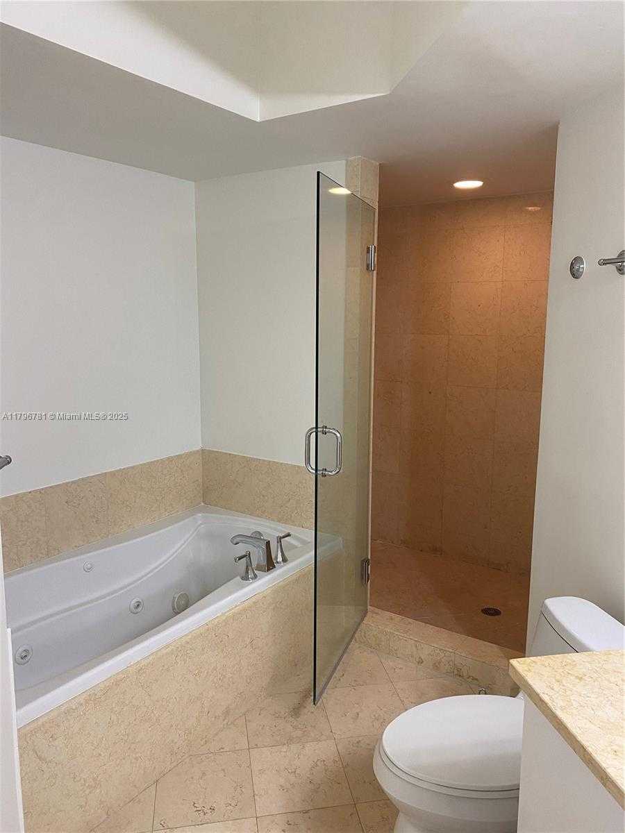 Small Image of 19900 EAST COUNTRY CLUB DR #1002, Aventura Number 17