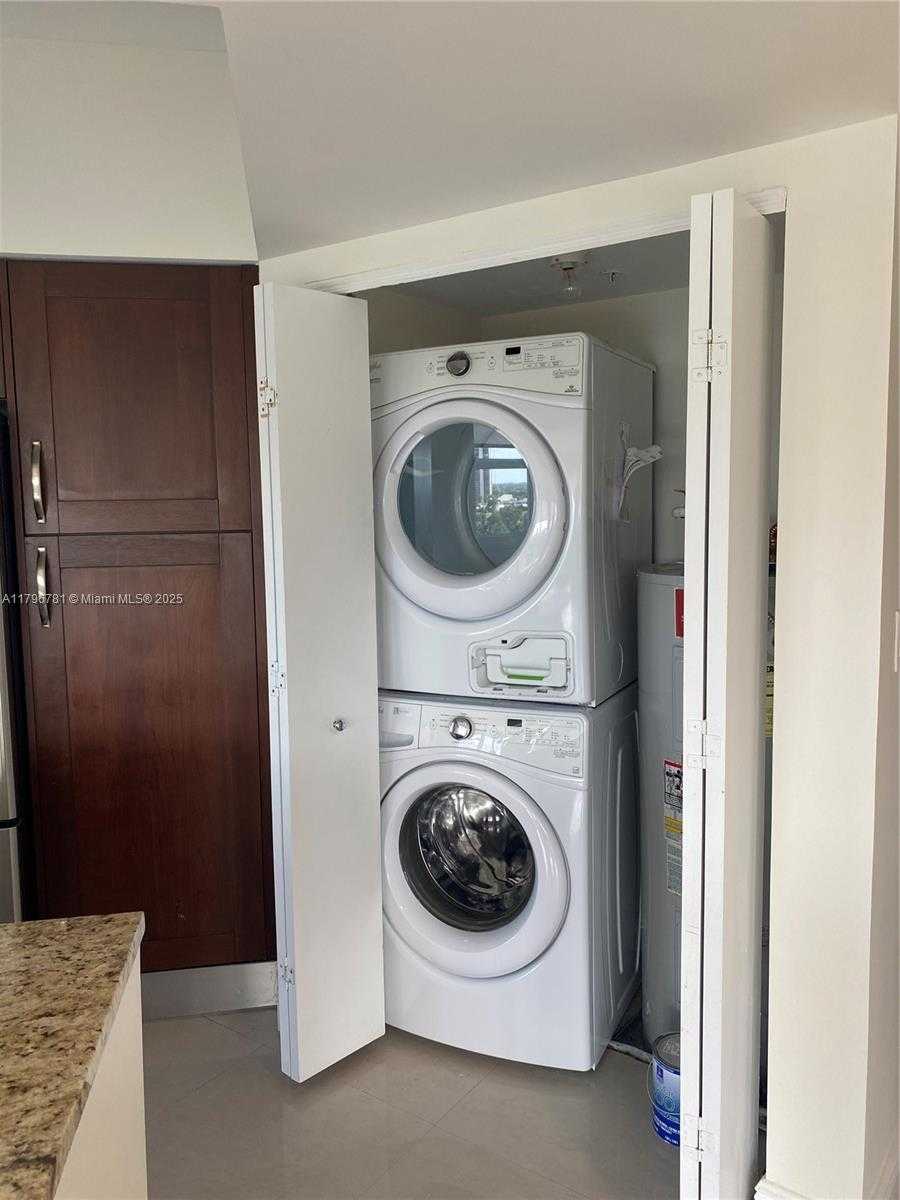 Small Image of 19900 EAST COUNTRY CLUB DR #1002, Aventura Number 40