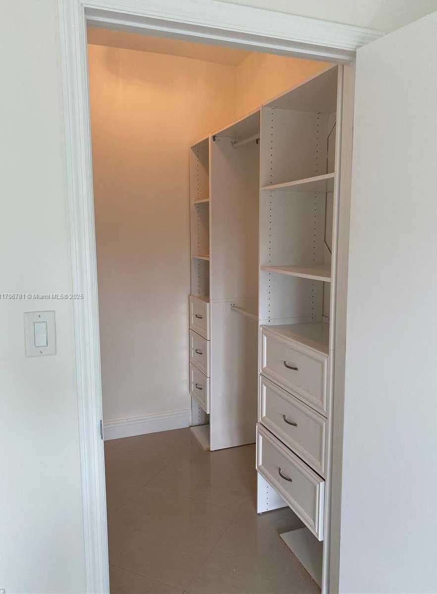Small Image of 19900 EAST COUNTRY CLUB DR #1002, Aventura Number 8