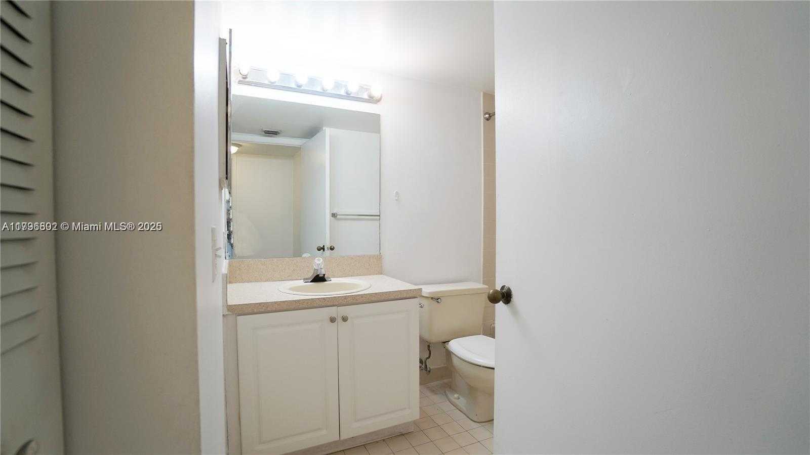 Small Image of 8100 GENEVA CT #343, Doral Number 11