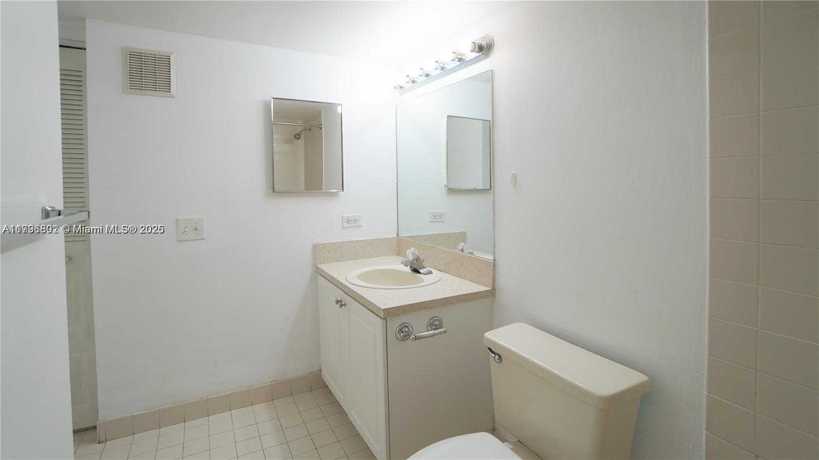 Small Image of 8100 GENEVA CT #343, Doral Number 12
